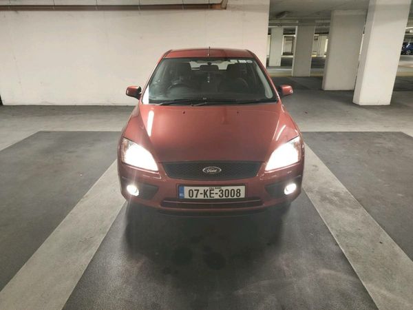 Ford Focus Hatchback, Petrol, 2007, Red