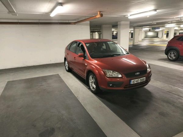 Ford Focus Hatchback, Petrol, 2007, Red