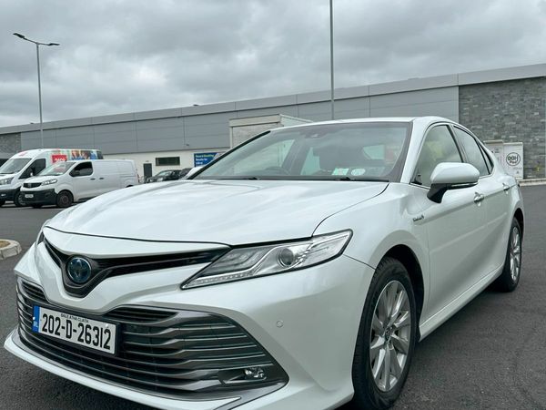 Toyota Camry Saloon, Petrol Hybrid, 2020, White