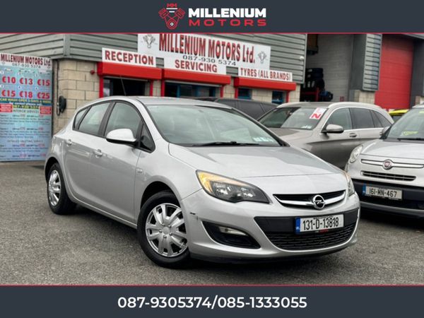 Opel Astra Hatchback, Petrol, 2013, Silver