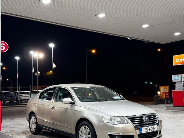 Volkswagen Passat Saloon, Diesel, 2009, Beige
