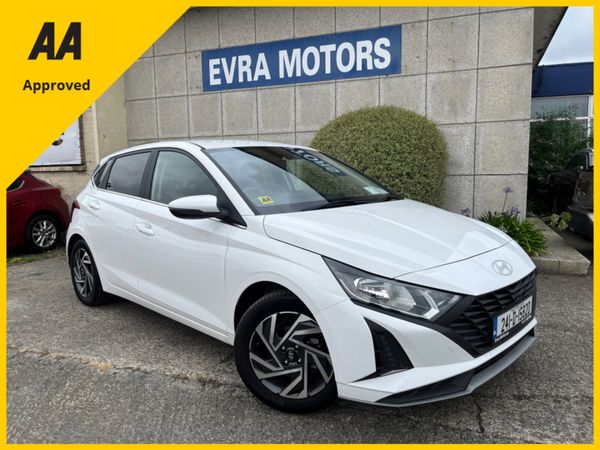 Hyundai i20 Hatchback, Petrol, 2024, White