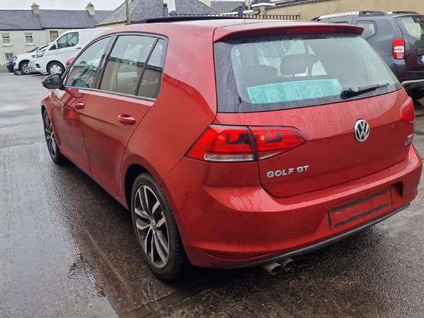 Volkswagen Golf Hatchback, Petrol, 2015, Red