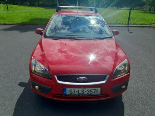 Ford Focus Hatchback, Petrol, 2007, Red