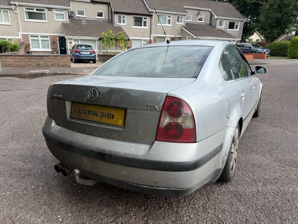 Volkswagen Passat Saloon, Diesel, 2004, Silver