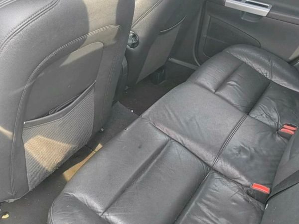 Volvo S40 Saloon, Diesel, 2011, Black