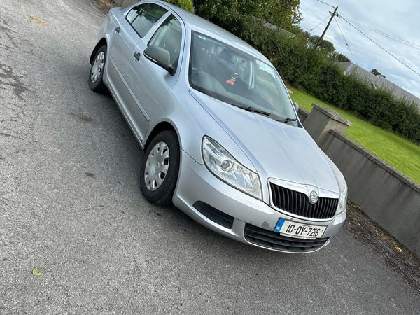 Skoda Octavia Hatchback, Diesel, 2010, Silver