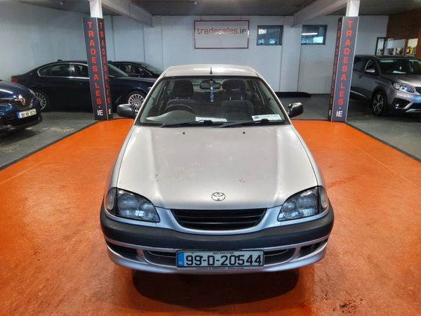 Toyota Avensis Saloon, Petrol, 1999, Silver