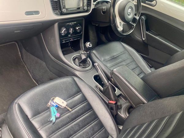 Volkswagen Beetle Hatchback, Diesel, 2013, White