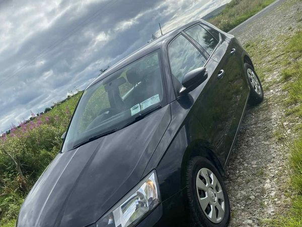 Skoda Fabia Hatchback, Petrol, 2015, Black