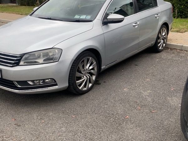 Volkswagen Passat Saloon, Diesel, 2011, Silver