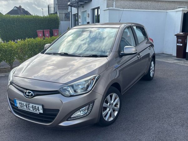 Hyundai i20 Hatchback, Petrol, 2013, Bronze