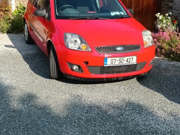 Ford Fiesta Hatchback, Petrol, 2007, Red