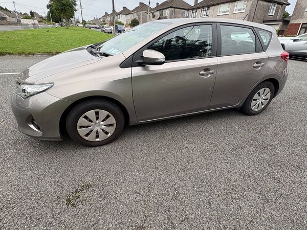 Toyota Auris MPV, Petrol, 2014, Bronze