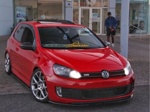 Volkswagen Golf Hatchback, Petrol, 2010, Red