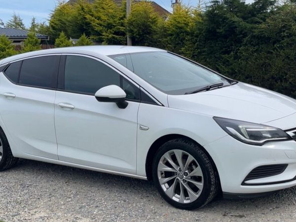 Vauxhall Astra Hatchback, Diesel, 2017, White