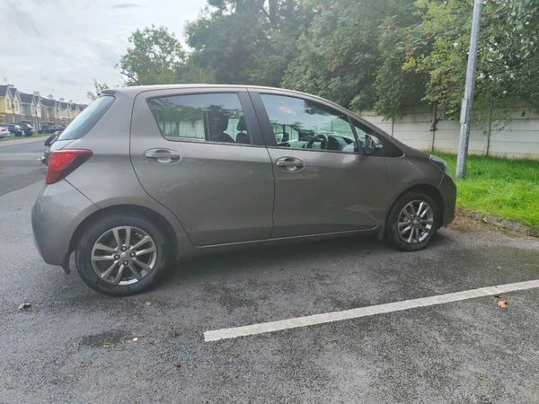 Toyota Yaris Hatchback, Petrol, 2016, Grey