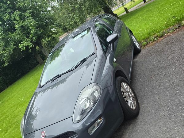 Fiat Punto Hatchback, Petrol, 2014, Grey