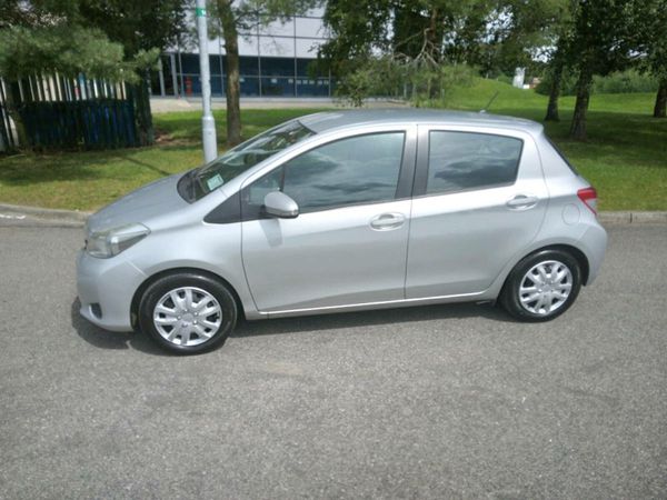 Toyota Yaris Hatchback, Petrol, 2012, Silver