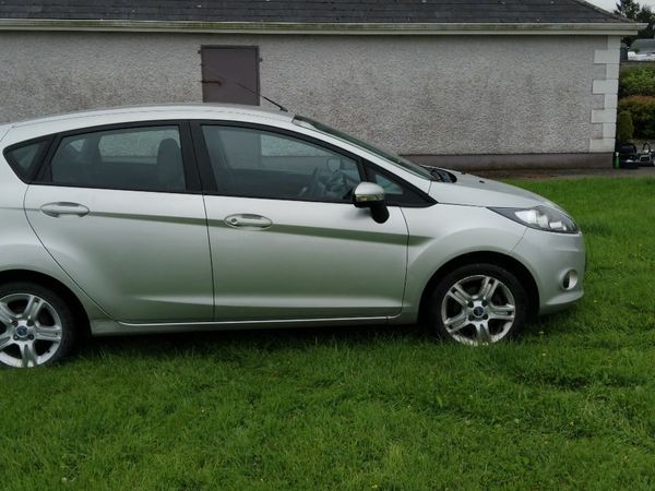 Ford Fiesta Hatchback, Petrol, 2010, Silver