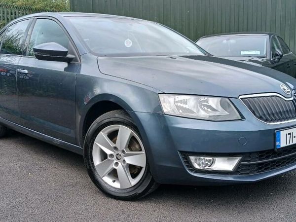 Skoda Octavia Saloon, Diesel, 2017, Grey
