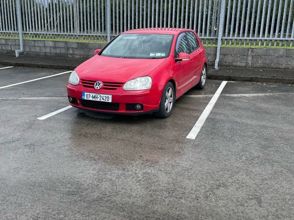 Volkswagen Golf Hatchback, Petrol, 2007, Red