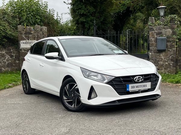 Hyundai i20 Hatchback, Petrol, 2021, White