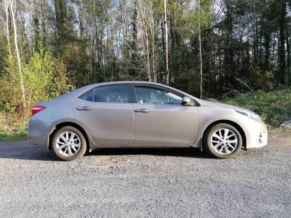 Toyota Corolla Saloon, Diesel, 2014, Bronze