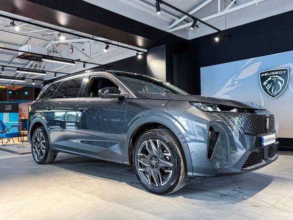 Peugeot 5008 MPV, Petrol, 2025, Grey