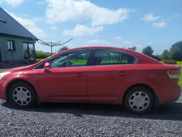 Toyota Avensis Saloon, Diesel, 2011, Red