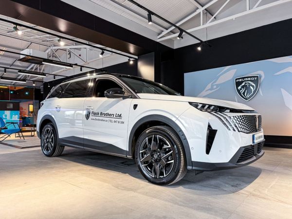 Peugeot 5008 MPV, Petrol, 2025, White