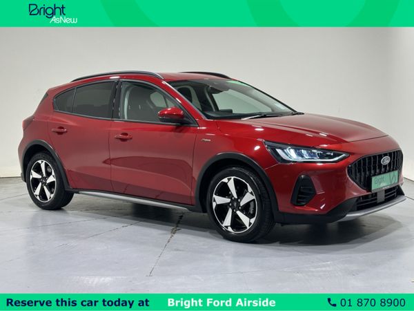 Ford Focus Hatchback, Petrol, 2022, Red