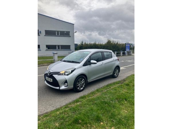 Toyota Yaris Hatchback, Petrol, 2015, Silver