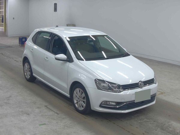 Volkswagen Polo Hatchback, Petrol, 2015, White