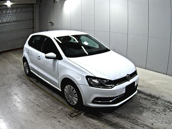 Volkswagen Polo Hatchback, Petrol, 2015, White