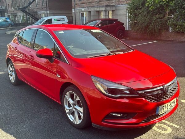 Vauxhall Astra Hatchback, Diesel, 2017, Red