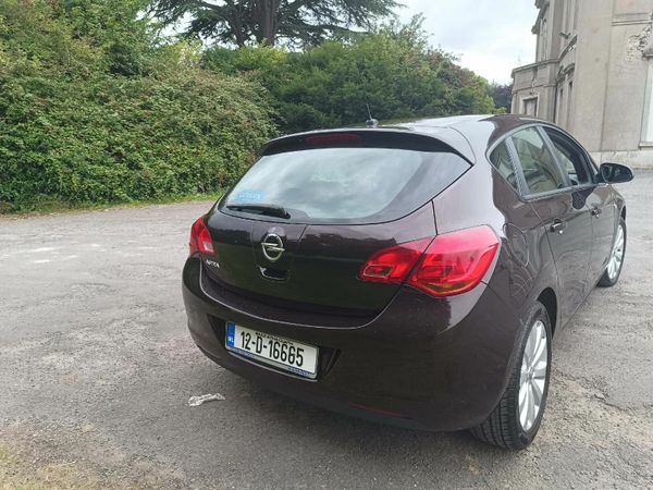 Opel Astra MPV, Petrol, 2012, Brown