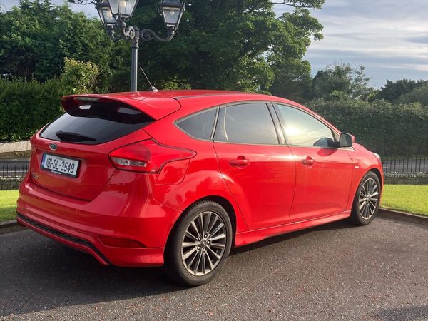 Ford Focus Hatchback, Diesel, 2018, Red