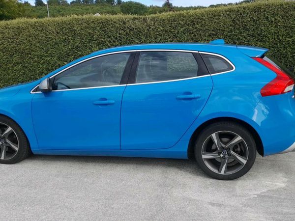 Volvo V40 Hatchback, Diesel, 2016, Blue