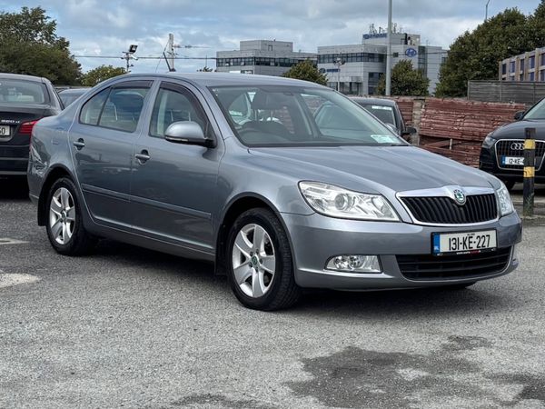 Skoda Octavia Saloon, Petrol, 2013, Grey