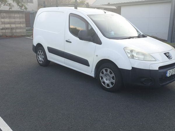 Peugeot Partner MPV, Diesel, 2012, White