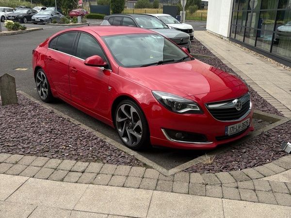 Vauxhall Insignia Hatchback, Diesel, 2017, Red