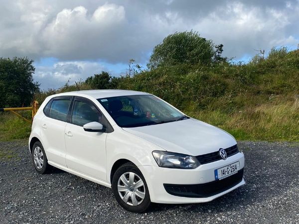 Volkswagen Polo Hatchback, Petrol, 2014, White