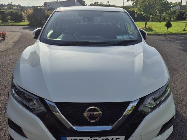 Nissan Qashqai Hatchback, Diesel, 2018, White