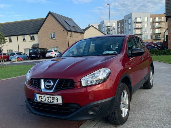 Nissan Qashqai Hatchback, Diesel, 2012, Red
