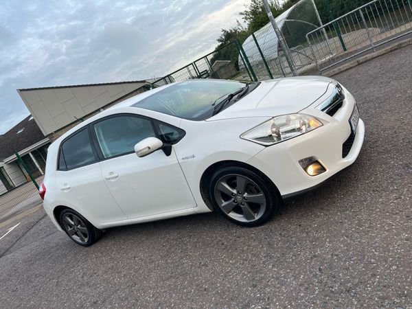 Toyota Auris Hatchback, Petrol Hybrid, 2012, White