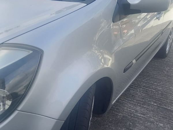 Renault Clio Hatchback, Petrol, 2006, Silver