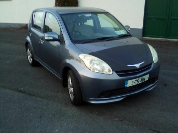 Toyota Yaris Hatchback, Petrol, 2011, Grey