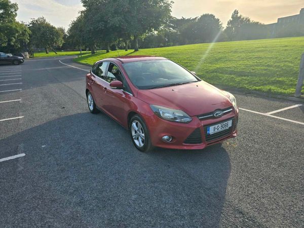 Ford Focus Hatchback, Petrol, 2011, Red