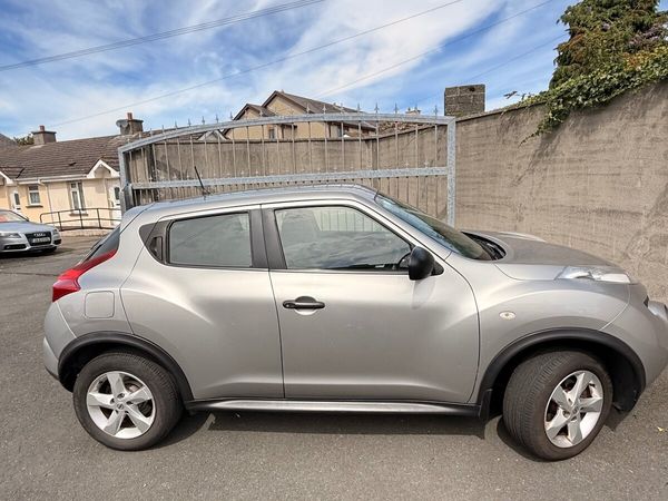 Nissan Juke SUV, Petrol, 2011, Silver